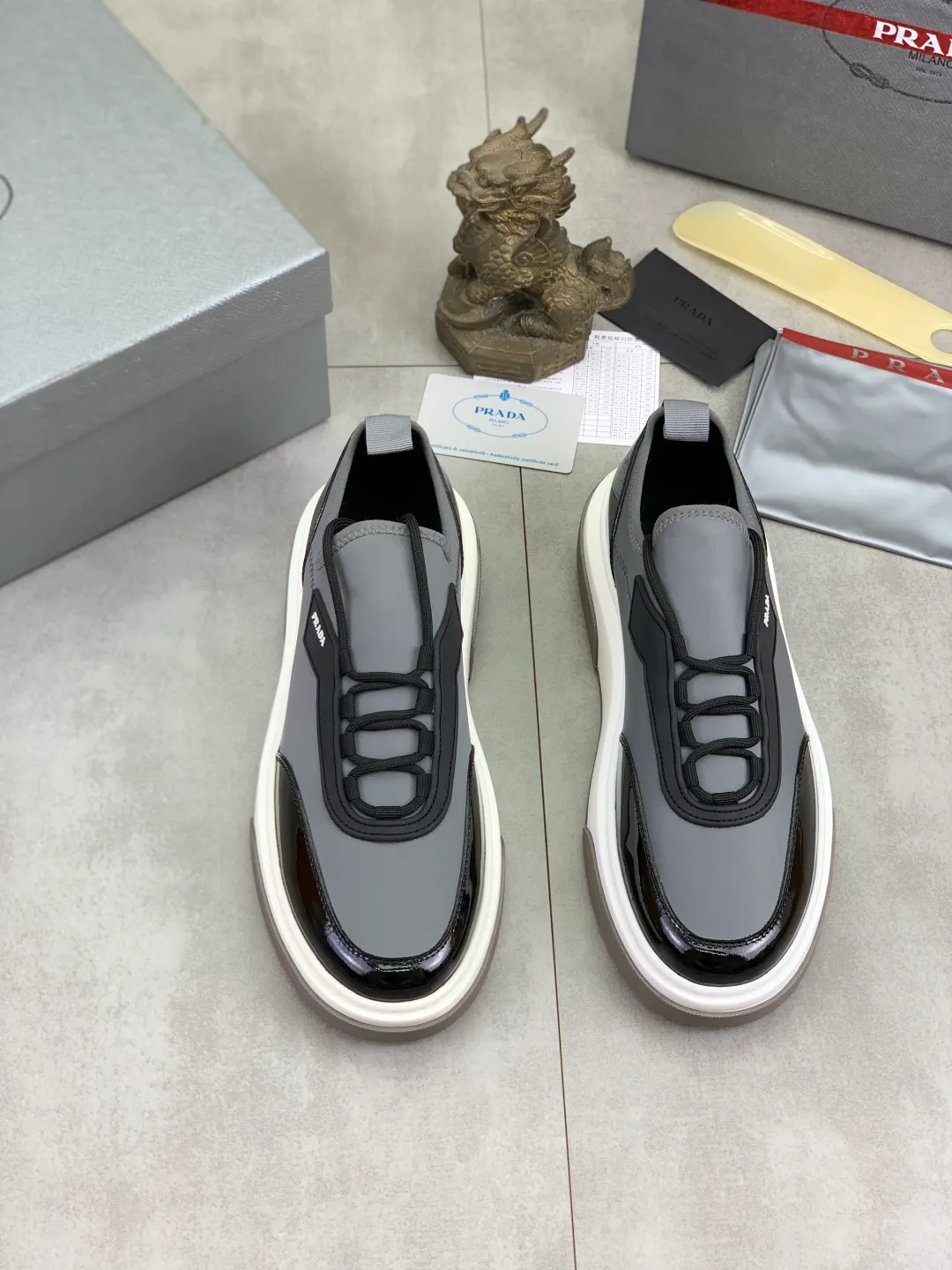 Men's men's shoes 💰P542💰 [New style] popular models are on the official website, 🆘 The trendy brand (Prada) mainly promotes popular models, avant-garde and versatile fashionable men's shoes private version mold opening, cowhide surface splicing 1:1.. Fashionable and simple, original imported cowhide lining cowhide feet; the atmosphere and personality are more fashionable, eye-catching and pursuing class. It will subvert the old idea and be a must-have for fashionistas with you! Must keep it! Tall and comfortable, large and low, high-end quality workmanship. Size: 38-44 3️⃣colors available.